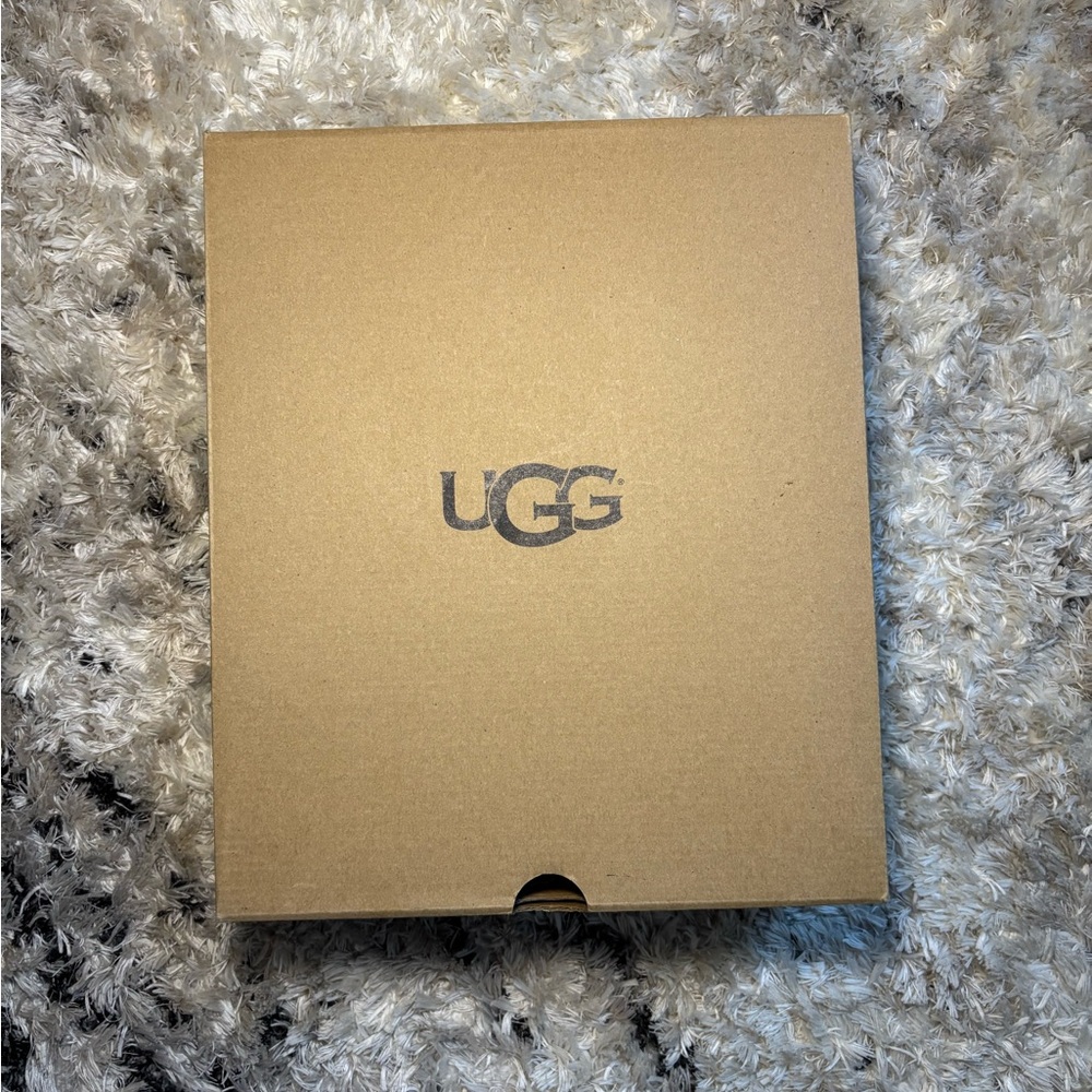 Women’s Size 5 UGG Grey Boots - Picture 8 of 9